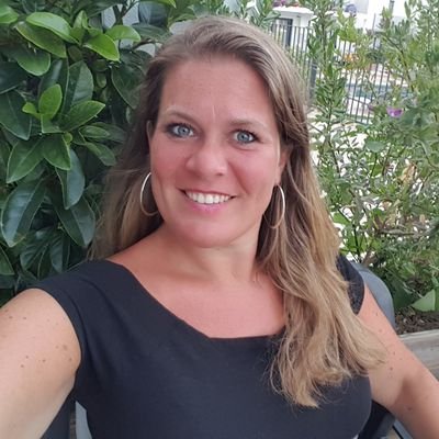 Owner Tui at Home Chantal van der Bijl. and works @ Ekris BMW & Mini. I love Remco & Femke and geocaching/singing/travel/date with friends https://t.co/X5sgPNFuKl