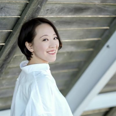 zonoyan's profile picture. ソプラノ歌手/二期会会員/横浜市出身/ウィーン留学/音楽以外の好きなもの:お酒、カレーライス、コーヒー(愛用のミルはプジョーのディアボロ)、ヴィンテージ腕時計、アンティーク/演奏,レッスン依頼等はDMまたはこちらまでご連絡ください→umezono.ticket.lesson@gmail.com