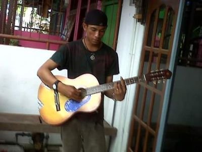 udhinkGnR's profile picture. 