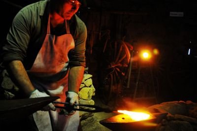 Brazilian blacksmith. Working with recycled materials and some criativity. Selling in Ebay and Etsy for worldwide.