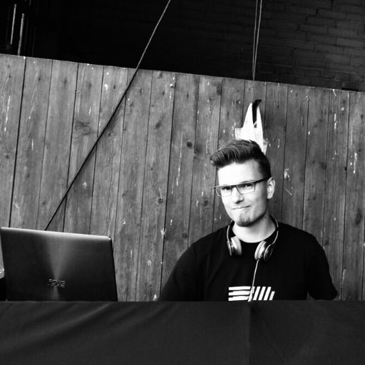 DJ AND7 jetzt auch auf Twitter! Bleibe auf dem Laufenden über Aktuelle Events und die neusten Uploads, indem du auf Follow drückst ;) Danke :)