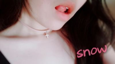 Snow2strawberry从汤转战来咯，Chinese and Korean blood, bisexual, currently living in Europe.中韩混血小可爱一只， 现居欧洲，喜爱露出，自拍💓💓