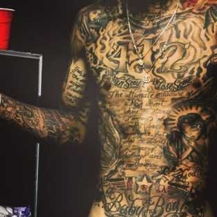 Tables turn bridges burn I'm aware
No regrets in my life I just live and learn