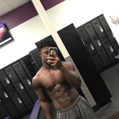 HenryDe18115010's profile picture. SLP RB #4⚜️ SC: hdennis12