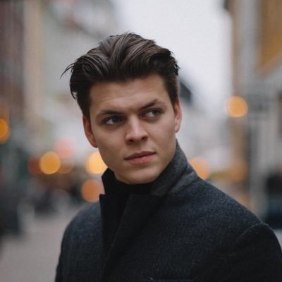 Compte fan Français consacré à l’acteur Alex Høgh Andersen. (fan account)
