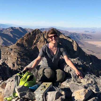 Studying desert botany @CABotanicGarden & moonlighting as a biologist in Death Valley National Park ⸙ she/her/hers ⸙ tweets my own.