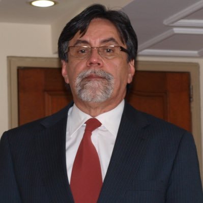 Venezolano, Médico Neurocirujano, Ex-presidente de SVNC 2010-2012, Active Int’l Member OF AANS, CNS
