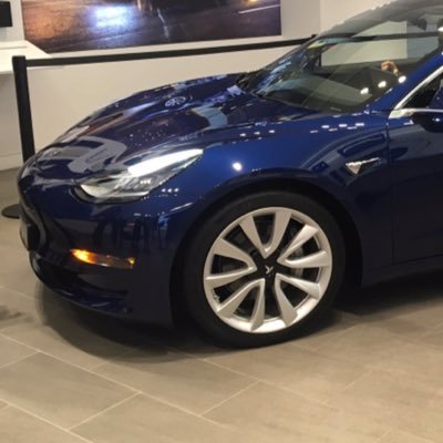 Si quieres comprar un Tesla y usas mi código, ambos recibiremos premios. Puedes verlo clicando en el siguiente enlace: https://t.co/0tzO8x3PP9