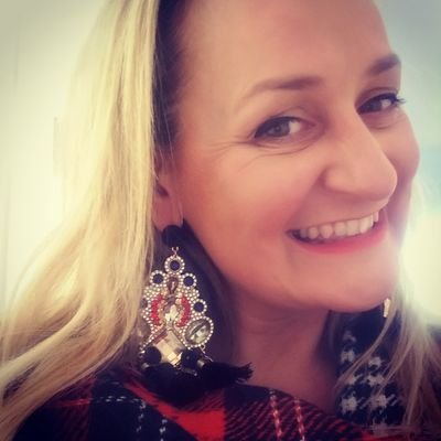 Deputy Head of a wonderful SEN school in East London!! Irish folk singer/musician, illustrator, camogie player and doctoral student!!