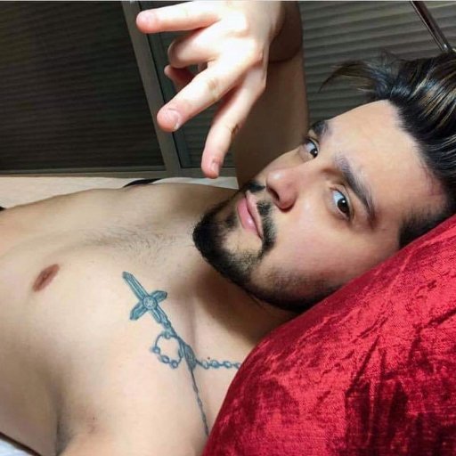 22/08/10 , @luansantana Luan Respondeu seguiu: 01/03/11 seguido pela @centraldefasls