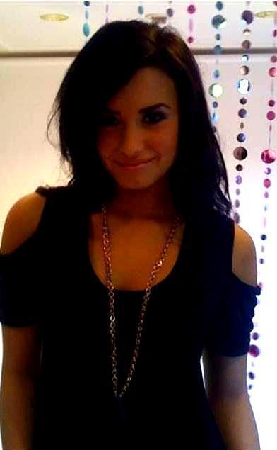 DemiDovato's profile picture. Demi & Jason, you guys are my everything :D.