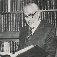 قاريء ومحب للكتب 
القديم منها خاصه 
( كتبي )