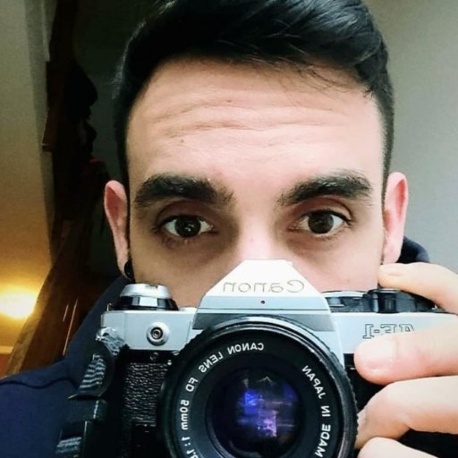 Fotógrafo profesional y especialista en contenidos audiovisuales | Técnico Profesional en Fotografía Artística (Escuela Arte Granada)