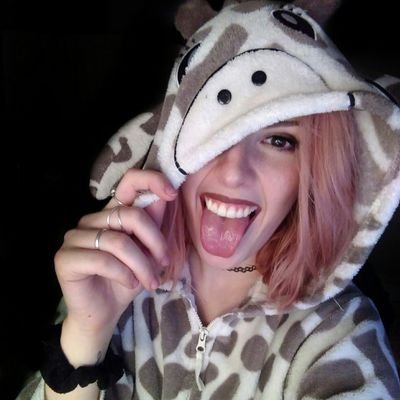 sukiins's profile picture. Tripolar, por lo menos. Soy más sueño que persona. Artista de mierda en mis ratos libres. Hablo balleno. Vi veri universum vivus vici.