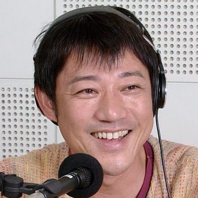 熊本ローカルのラジオパーソナリティ。司会したり講演したり、聖子ちゃんバンドSQUALLでベース弾いたりヨシおっちゃんだったり・・・。YouTubeチャンネル「黒木よしひろの302号室」よろしくお願いします