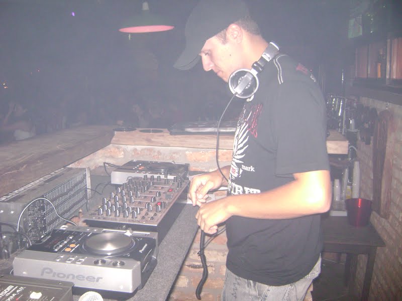 DJ

contato:pablodejuli@hotmail.com