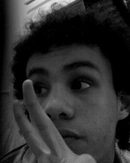 Eduardo Brito, 17 anos.
Sempre com simplicidade. É assim que eu levo minha vida
Quem quiser me conhecer mais, seja bem vindo!