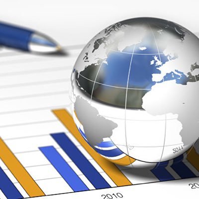 Licenciada en Economía. Cursando Máster en Formación Profesorado ESO, BACH, FP y EI, especialidad Economía.