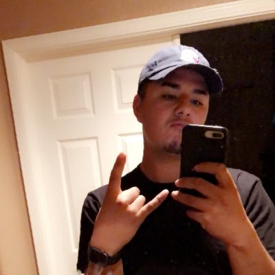 youngcristobal's profile picture. crisxtobal - ig 📍BAY AREA 🤘🏽💥⚡️💪🏼🏋🏻‍♂️🎸