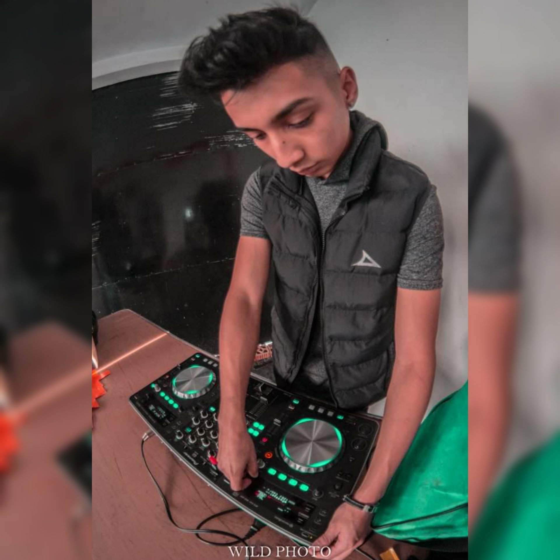 CDMX
DJ/Producer
Moombahton • Reggaeton • Electro/Dance
🎓@Elbedroom
👩🏻💼Manager: aalixx2011@hotmail.com
💻Contacto: noizzeboy98@gmail.com