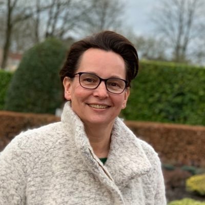 Coördinator deskundigheidsbevordering/ fysiotherapeut bij Nederlands Paramedisch Instituut. Hartrevalidatie, Neurorevalidatie, IC- en ziekenhuis fysiotherapie.