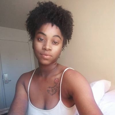 eeemphasis's profile picture. chat to mi back 🗣️🏌️