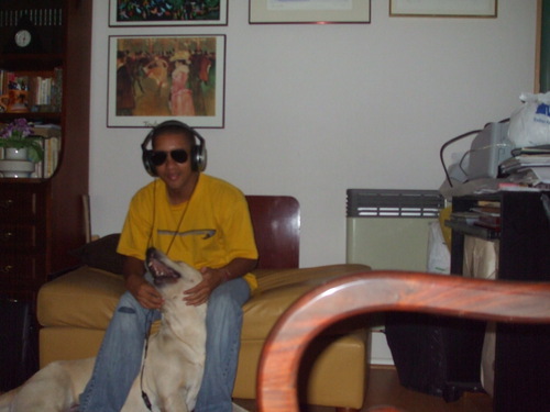 Periodista y Cientista Político. Amante de la Música Electrónica, los videojuegos,.la poesía y la comida.