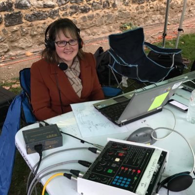 Cyflwyno Post Prynhawn Radio Cymru a gohebydd achlysurol i Ffermio S4C. Byw ger Llannerchymedd