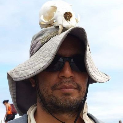 Líder y guitarrista de @KillkasEC. Nadie llegó al éxito acompañado del miedo. Publio Lucio