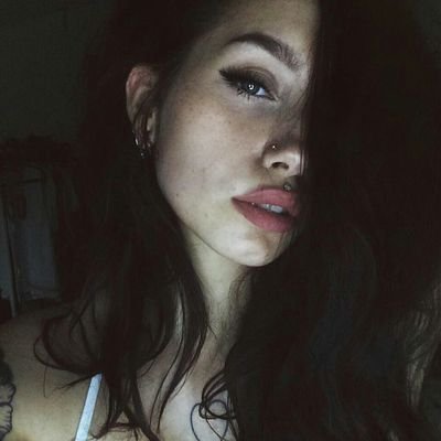 lujyrop's profile picture. Mais chaque jour je déterre les souvenirs à la pelle.