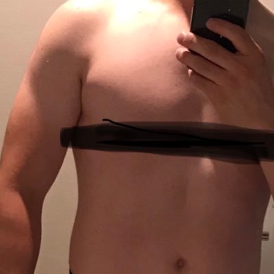 フェラするのが好きなゲイです。170#80#40がっしりしてます。 ノンケやバイの方に奉仕したいです。ガチムチ、固太りデブなどラグビー、柔道系の体系の人がタイプです。現役、OBどちらも歓迎です。秘密厳守、足.場所ありです。気になった方はDMよろしくお願いします。もちろんゲイの方ともエロいことしたいです。