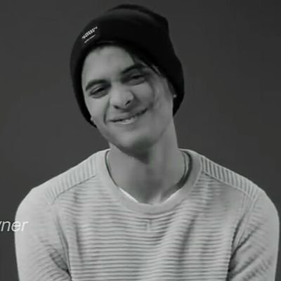 Joelporrito's profile picture. Y te iras
te iras
como un cometa que se va sin un destino🎶