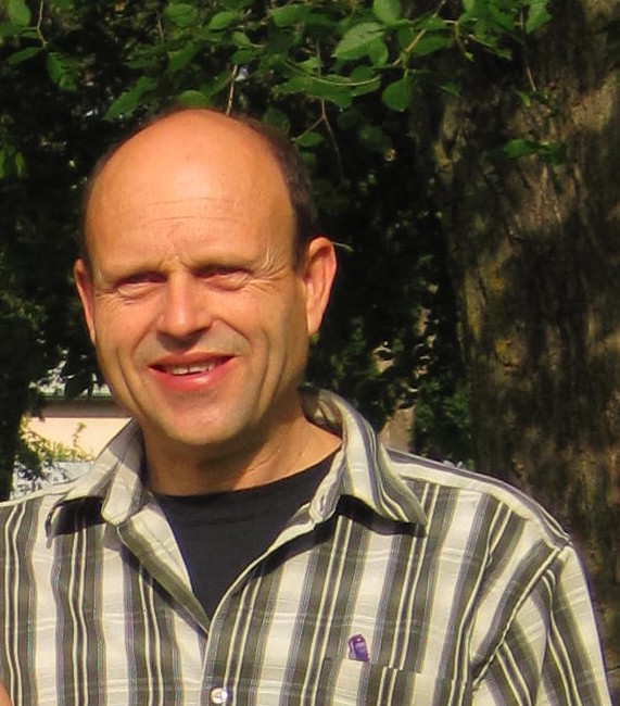 Entrepreneur, father of 3, love travelling, building and creating, built a log home, antiques.