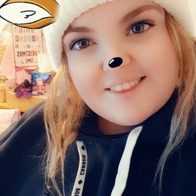 BecathePenguin's profile picture. living under the delusion that someday, I won't be called Peat
