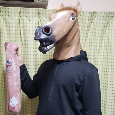 Tkrtn 馬マスクには良いやつと悪いやつがあって良いやつだと筋肉の質感まで変わりますのでちゃんとドンキなどで実物を見て買った方が良いです