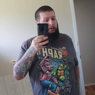 Aspiring amateur writer, lyricist and novelist easy going with a dark sense of humor. Big comic book and fantasy fan come to me with all things nerd or geekdom.