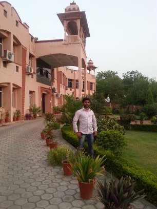 LaxmanS09570531's profile picture. 