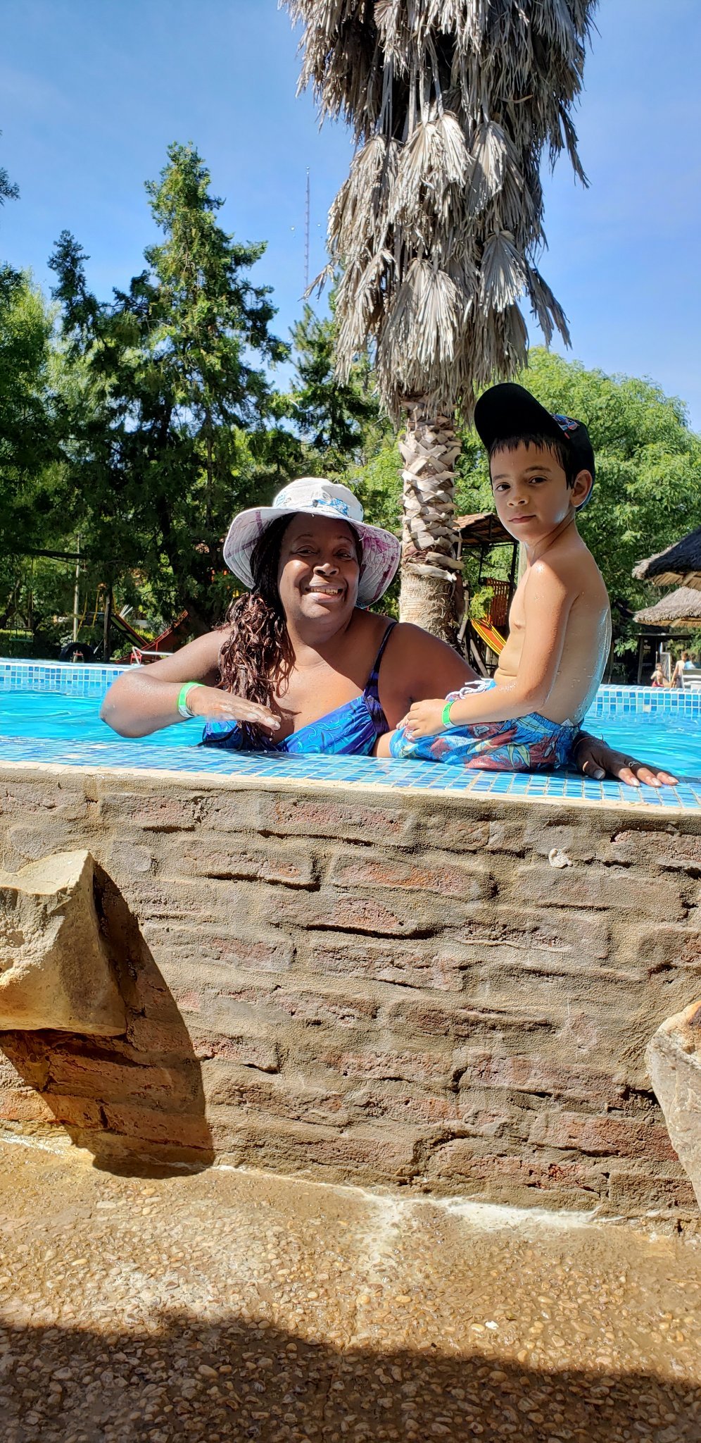 AliciaS15892998's profile picture. De profesiones escribana ,madre , esposa y abuela. Bolsilluda de alma y corazón, admiradora de Aparicio y del Guapo Larrañaga.