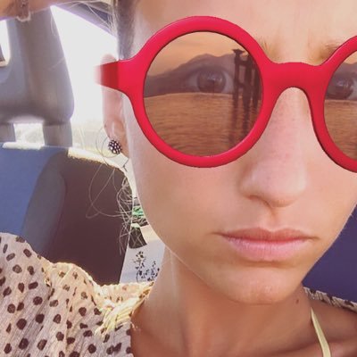 Lentiggini2's profile picture. Mangio. Bevo. Rido. Ogni tanto piango.