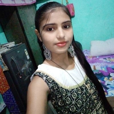 models girl, hobbies=singing, reading and dancing, I am 17 years old (29 Dec) 💞💄