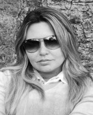 Calminha,por dentro#*@! Justa,sempre. Diplomática,modo de viver. Sonhadora,sim,com um pezinho no chão. Medíocre,para outros. Paciência em 1º Lugar,sem não vivo!