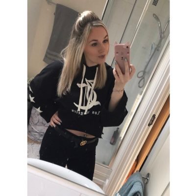 curlyyxxx's profile picture. 