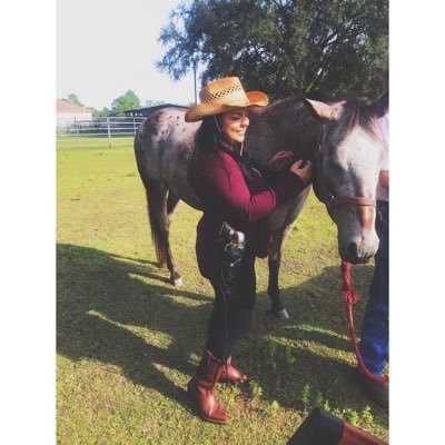vivianmolinero's profile picture. 