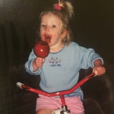 lisamgutcher's profile picture. probably watching either planet earth or pirates of the carribean