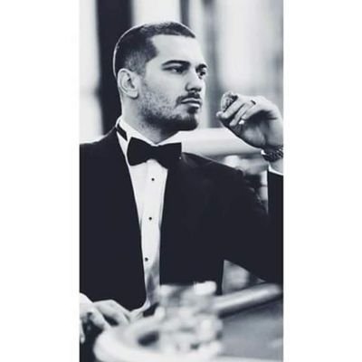 C4jZx's profile picture. نبذة•‏¦‹مـۧـــن يــحـاوول ڪسر ڪرامـتي...
اٲڪـوون لـﮪ ۂ مـــثـل ﭑلمخــدرات
ﭑجـﻋلــهۂ يدمـننـي والنـهايـهۂ ع يـدي ㋡!!