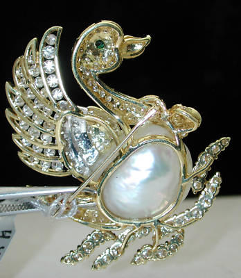 we are a manufacturer of jewelry from india.. been in this business from last 35 years..