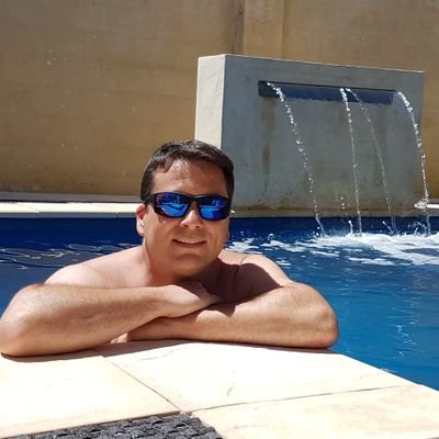 RobertGibbons's profile picture. Photography as a hobby.