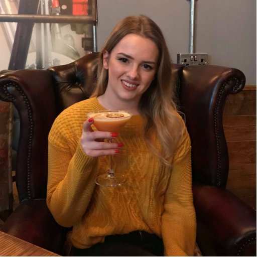 Beauty and lifestyle blogger, passion for cups of tea and bourbon biscuits, South Wales. Cardiff. 🌸