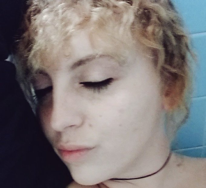 DirtyShoeOder's profile picture. ....I'm Elizabeth, don't try to define me. ...God forgive me.