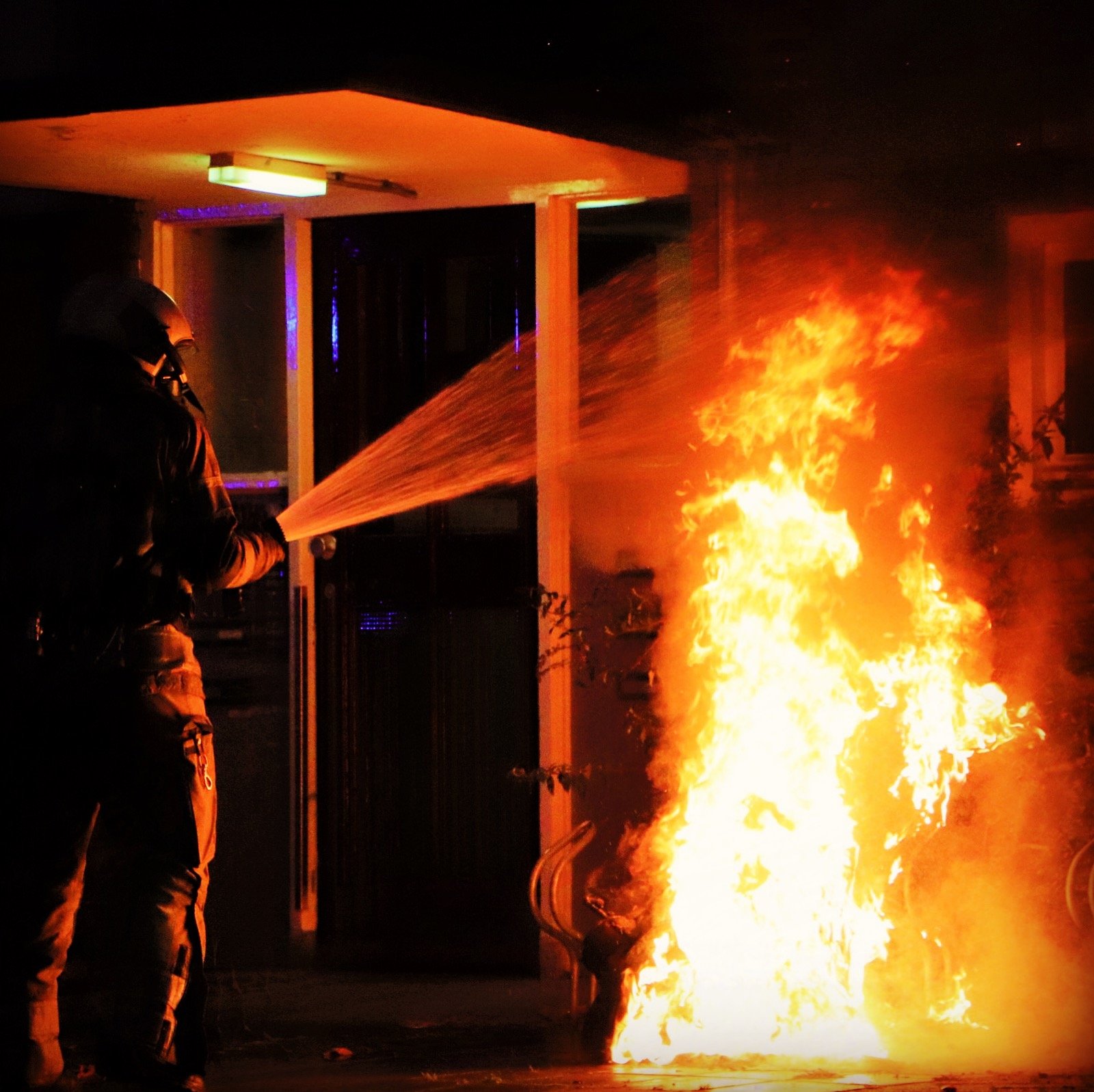 | Specialist Paraatheid Brandweer | Bevelvoerder in Veenendaal | IM CoPI / ROT | Christen | trotse papa van twee toppertjes | Bourgondiër | Tweet op pers. titel